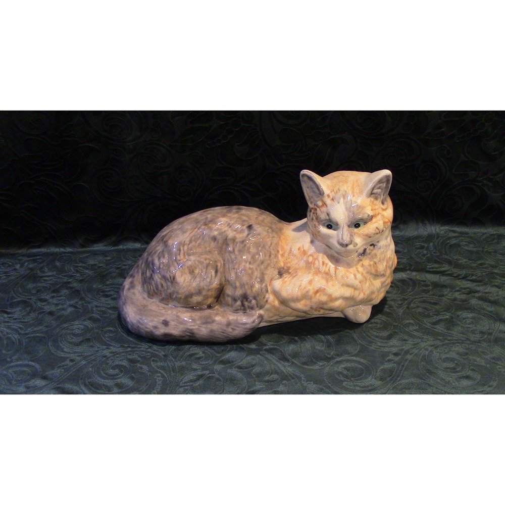 Beautiful!! Tabby Cat Blue Eyes Statue Laying Down Vintage Large Ceramic 14" - Picture 2 of 6